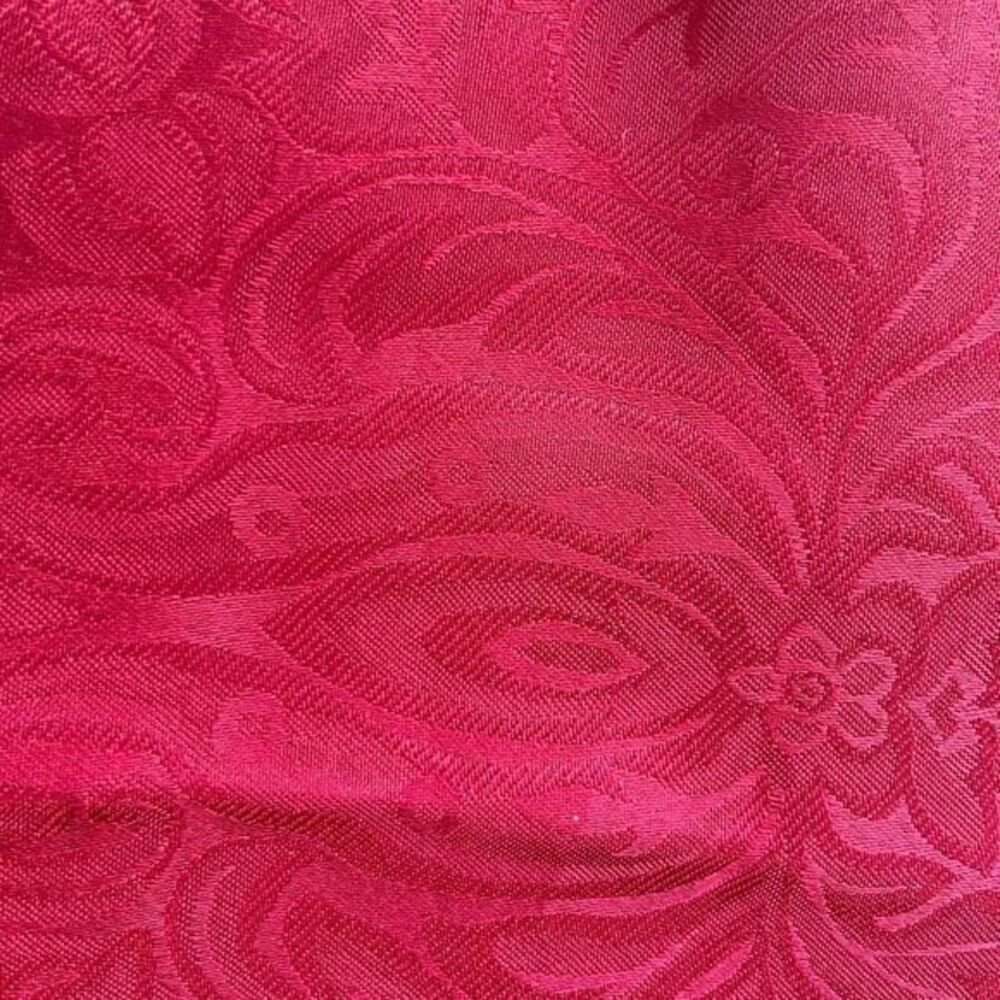 Saro Lifestyle Oblong Tablecloth in Burgundy